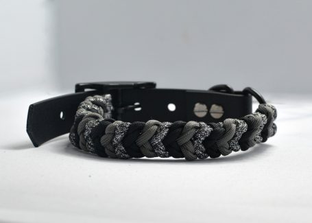 Halsband ,,Petite" mit schwarzen Beschlägen