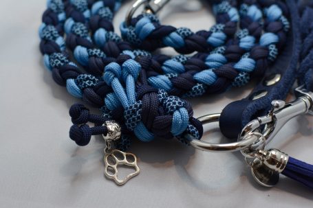 Schmuck an Paracordleine